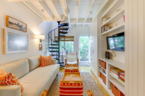 Stylish Lofted Condo, 1 Block to Commercial St!